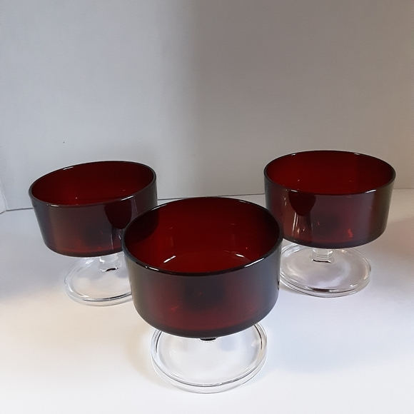 3 Ruby Red Champagne Glasses Vintage Goblets Luminarc France - Picture 5 of 7